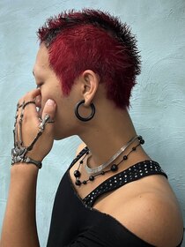 カー(KAH) ボウズ　ブリーチ　赤毛　ベリーショート　パンク