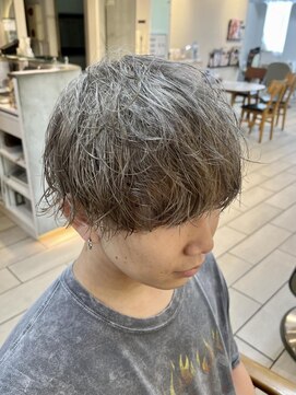 テトラ バイ ネオリーブ 横浜西口店(tetra by neolive) メンズハイトーン シルバー 横浜 横浜美容室