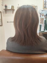 ヘアプラスアイズブルーム(hair+eyes bloom) ミディアムウルフ