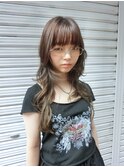 レイヤーカットハッシュカット茶髪ブラウンカラーはちみつカラー