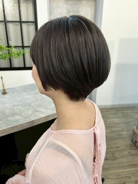 ヴィサージュバスク(VISAGE ba.s.k) ふんわり質感の大人フェミニンショート