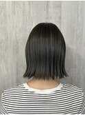 外ハネ切りっぱなしボブ/暗めカーキアッシュ