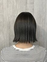 アリス(ARIS)&nbsp;外ハネ切りっぱなしボブ/暗めカーキアッシュ