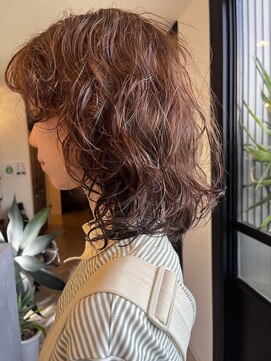 ウル(URU) ミディアムパーマ　イメチェンにオススメスタイル