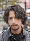 渋谷波巻きツイストパーマメンズカットセンターパートウルフヘア
