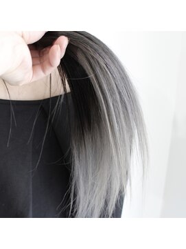 デコヘアーフラッペ(DECO HAIR frappe) 白っぽいグレー　ブリーチ2回