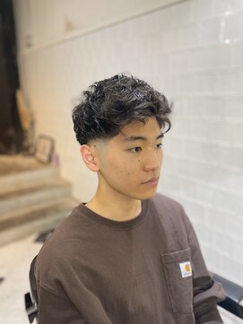 メリケンバーバーショップ フクオカ(MERICAN BARBERSHOP FUK) ツーブロックツイストパーマビジネスかき上げフェードS10
