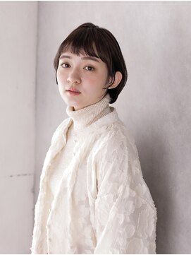 ベール(BALE) 短めバングの耳かけショートボブ【尾野恭平】
