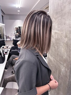 キング(K!ng) 縮毛矯正髪質改善ハイライトレイヤーカット楠葉美容室エクステ