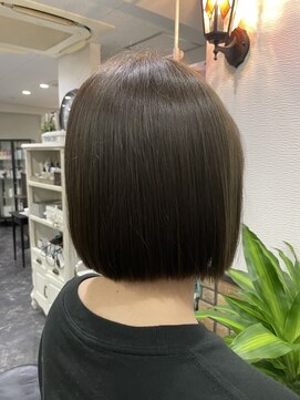 ルーツ(Roots) オリーブブラウンカラー×切りっぱなしボブ