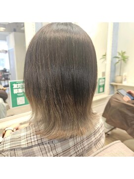 レスタ(ReSTA.) 外ハネミディアムヘア