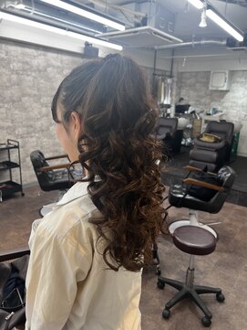 リファイン バイ アフィナー 本厚木店(Refine by Afinar) 【本厚木/本厚木駅】ハーフポニーヘアアレンジ／ヘアセット