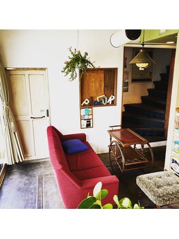 ヘアーアンドリラックス パーラー(hair&relax parlor)の写真/ゆっくりと落ちついた時間を過ごしたい方に◎気兼ねなく過ごせる居心地の良いサロンです♪