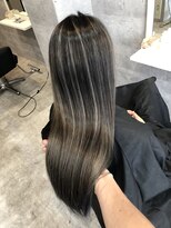 アンダーバーホワイト(_white)&nbsp;艶感ハイライトグレージュカラー◎