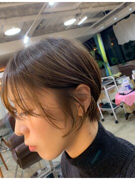 ビハインドザカーテン(BEHIND THE CURTAIN) ショート×インナーカラー【小顔/ワンレン/ボブルフ】