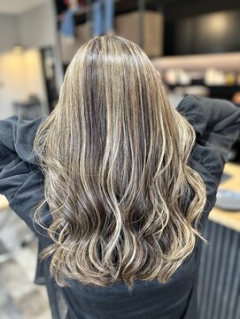 ウェリラバイハク(WeLila by haku) ハイライト/白髪ぼかし/レイヤーカット/髪質改善/バレイヤージュ