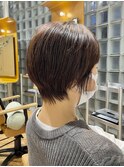 襟足タイトなショートヘア