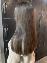 ヘアーアイストゥーレ(HAIR ICI TRE)&nbsp;ブリーチなしダブルカラーオリーブグレージュ担当渡辺聖