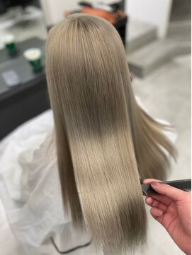 シエラ 堀江(CIERA.) 裾カラーベリーショートラベンダーグレージュレイヤーボブ