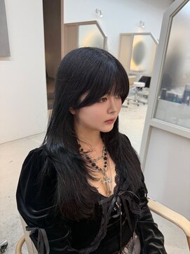 シダ(sida SAIIN) 10代20代黒髪レイヤーカット!