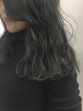 ブルーフェーセス 表参道(blue faces) 『bluefaces』 ダークグレー×ホワイトハイライト