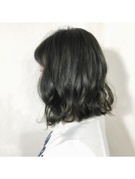 アンフィドットドゥルドゥ(AnFye.dueldo) 【AnFye.dueldo】切りっぱなしボブ × ディープグレーカラー