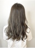 オトナ女子ツヤ髪アッシュカラーふんわりミディシースルーバング