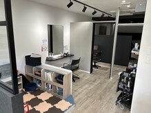 アンディ(Andy)の雰囲気（2席あります。仕切りもあります。）