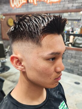 フォーコーナーズカットショップスリーセント 栄(FourCornersCutShop 3/cent) フェザーアップ/スキンフェード/フェードカット