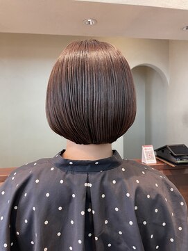 エルサフィロ ヨドヤバシ(el zafiro yodoyabashi) 伸ばしかけショート ベージュカラー