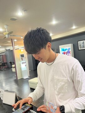アイズ 本厚木(AIZU) メンズショートスタイル　刈り上げ　シャドウパーマ　ツイスパ