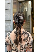 シー(si)&nbsp;ツイン編み下ろしヘア◎20代30代40代