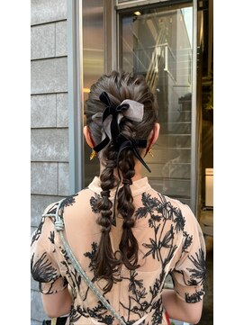 シー(si) ツイン編み下ろしヘア◎20代30代40代