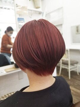 パドゥー(PADOU) ローズカラーのショートボブ