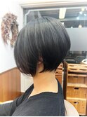 軽やかなショートボブ