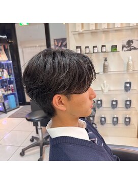 アイズ 海老名(AIZU) ニュアンスパーマ　フェザーショート　センターパート　波巻き