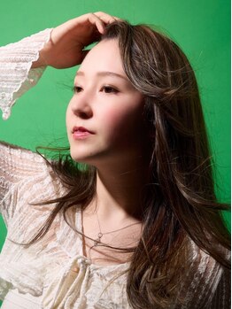 アンアタッシュ(UNE ATTACHE)の写真/軽やかさと動きを兼ねた夏映えレイヤー。ミディアム・ロングの髪に涼しげな抜け感＋トレンドスタイルに。