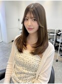 オリーブベージュ
