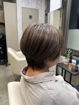 イーラ(E-LA) ショートボブ