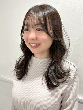 アッシュカラー 顔周りカット レイヤー 顔周りカット 艶髪