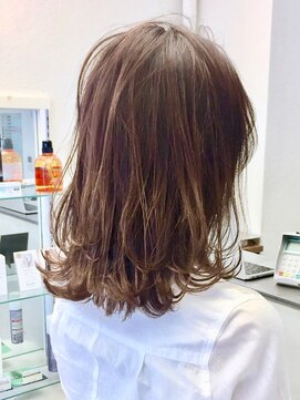 ミッテル(mittell) ミディアムヘア毛先パーマことりベージュ黒髪ウォーターフォール