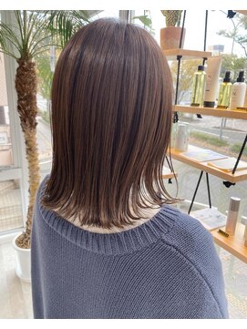 リズム(lysm) ベージュカラー × 切りっぱなしボブ