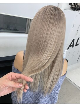 エゴル ナゴヤサカエ(ENGOL NAGOYA SAKAE) ホワイトベージュ