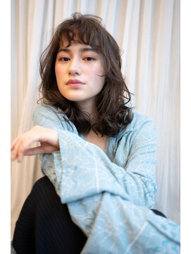 マグノリア オモテサンドウ(MAGNOLiA Omotesando) 顔周りでイメチェン!軽やかウェーブくびれミディ