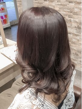 ビースリー ロア イルミナカラー×ミディアムスタイル/巻き髪/梅雨/ナチュラル