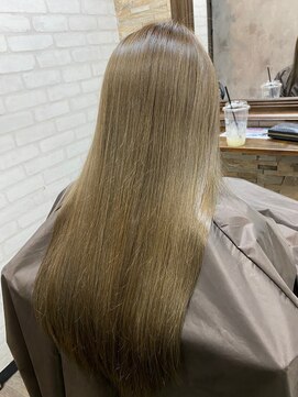 ハサミバイアトリエナガノ 千葉(8sami by atelier nagano) ショートボブ/センターパート/ツヤ髪/グラデーション/イヤリング