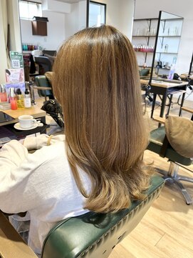 サラ(sarah) ミルクティーベージュ/シャドウルーツ