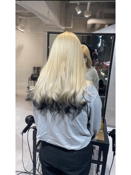 トリムバイエンヴィ(tlim by ENVY) 抜きっぱなしブロンドヘア×ブラック