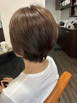 職場の事も考え、カラー後の色落ちも考慮してご提案―髪の悩みをカバーしながら、理想の髪色を叶えます！