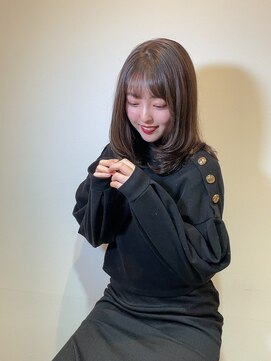 レヴィア(REVIA) レディース艶髪ボブセミロングスタイル